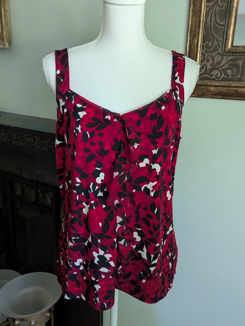 White House Black Market Women's Large Red Black Floral Ruffle Knit Tank Top